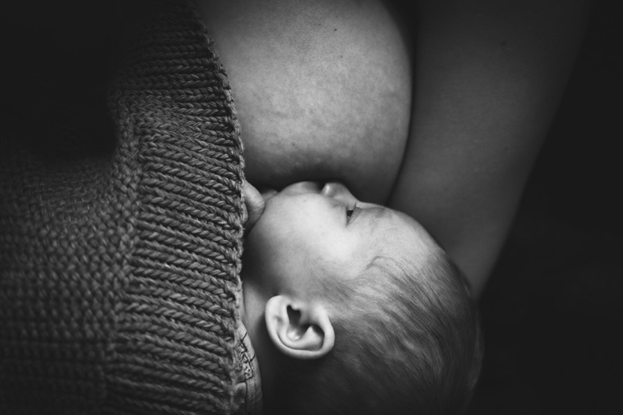 Thrush on Nipples: Symptoms, Treatment, and Breastfeeding